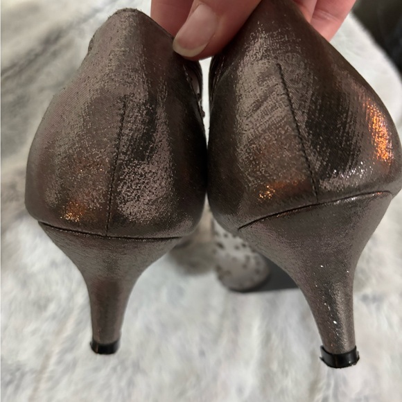 Lady Couture Pewter Mesh Heels, size 38 (7.5) - Picture 4 of 10